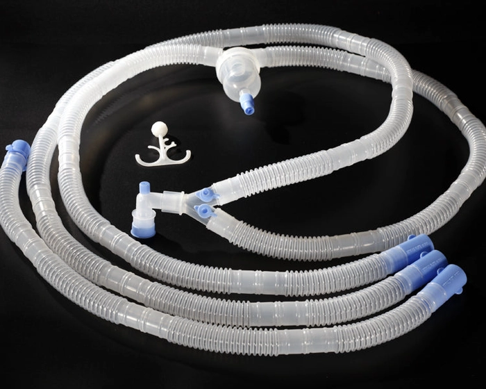 Ventilator circuit with single water trap