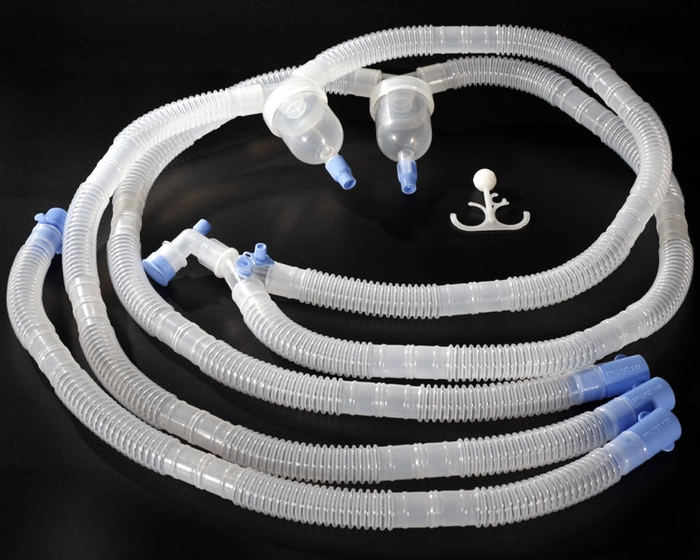 Ventilator circuit with double water trap